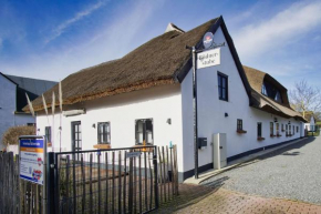 nah am Meer, ruhige Lage, gratis Nutzung vom AHOI Erlebnisbad und Sauna in Sellin - Haus Büdnerstube FeWo 4 Middelhagen